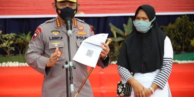 Kapolri Minta Semua Lokasi Pusat Aktivitas Warga Dipasangi Aplikasi PeduliLindungi