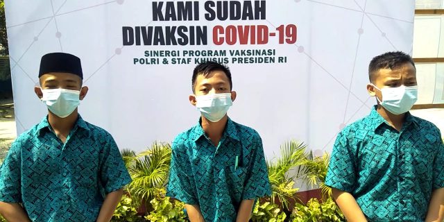 Ikuti Vaksinasi Merdeka Polri, Santri Ponpes Mawaridussalam Ucapkan Terima Kasih Kepada Kapoldasu