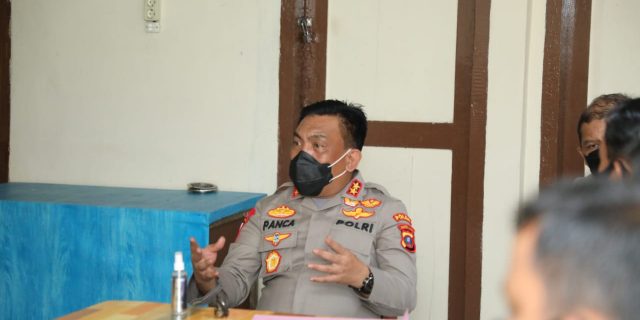Kapoldasu Beri Penghargaan Kepada Personil Polsek dan Koramil Adiankoting