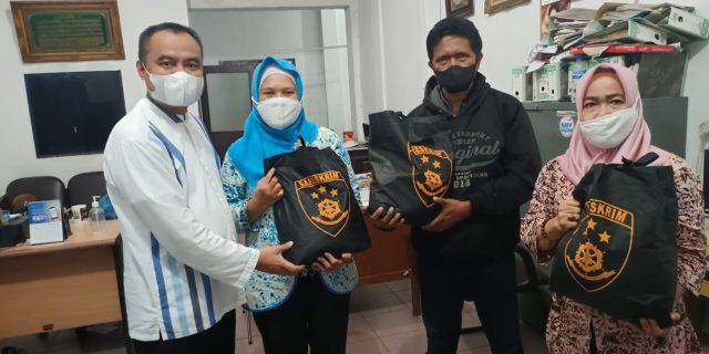 Farianda Salurkan Ratusan Paket Sembako Sumbangan Kabareskrim Polri Kepada Wartawan
