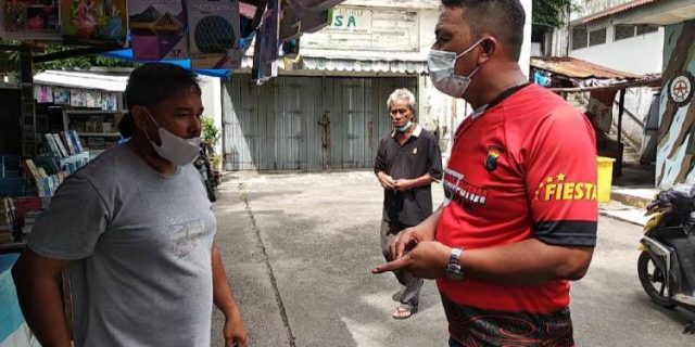 Personil Polsek Medan Timur Sambangi Langsung Warga Untuk Disuntik Vaksin