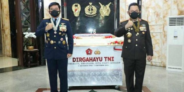 Panglima TNI Dapat Kejutan Dari Kapolri di HUT ke-76 TNI