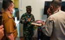 HUT TNI Ke-76, Danramil Medan Timur Dapat Surprise Dari Camat Dan Kapolsek