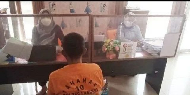 Cabuli Anak Kandung, Ayah Bejat Ini Dipukuli Warga