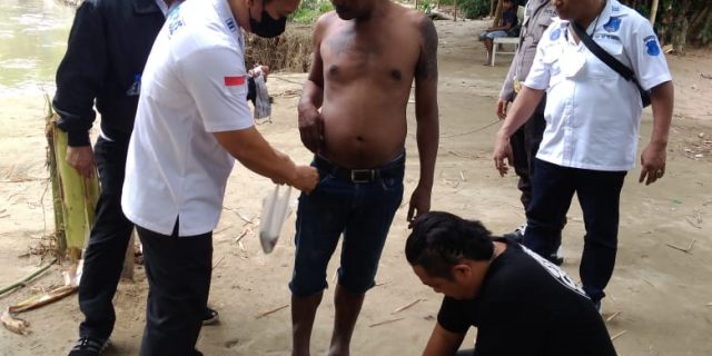 Polisi Bakar Gubuk Tempat Mengkonsumsi Sabu