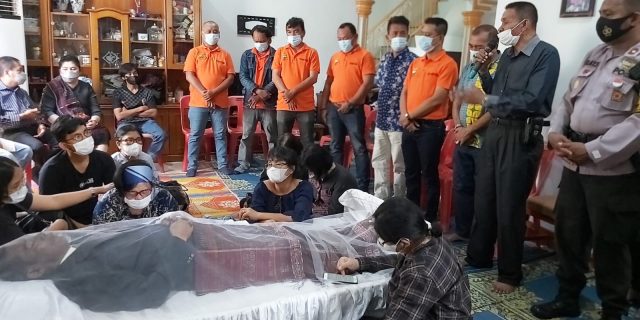 Ketua Pewarta Polrestabes Medan Melayat ke Rumah Almarhum Aiptu B Dolok Saribu