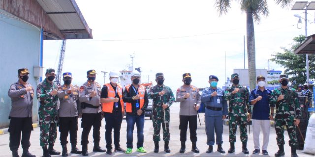 Cek Penerapan Prokes, Kapoldasu dan Pangdam I/BB Kunjungi Pelabuhan Laut Gunungsitoli