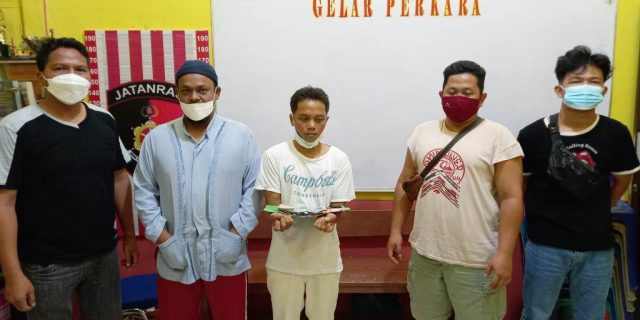 Lagi Ngerekap Nomor Pesanan, Jurtul KIM Ini ‘Digulung’ Petugas
