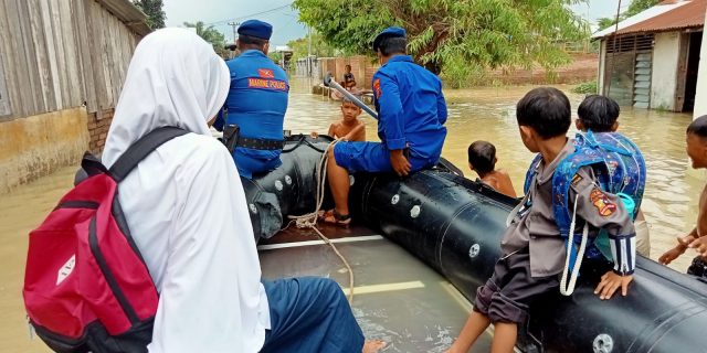Kapolda, Gubsu dan Kasdam Tinjau Posko Pengungsian Korban Banjir