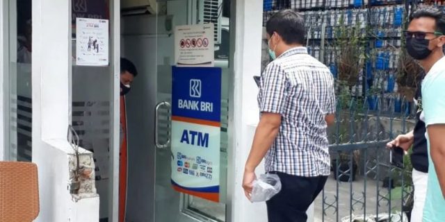 Digugat Cerai, Suami Ini Tikam Istri Hingga Bersimbah Darah
