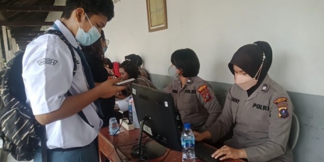 Polsek Medan Baru Gelar Vaksinasi Pelajar Tahap II di SMA Negeri 4