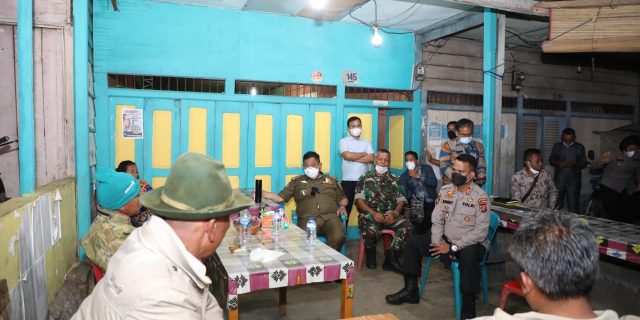 Kapoldasu dan Bupati Dairi Mediasi Warga Yang Ribut Saat Pilkades