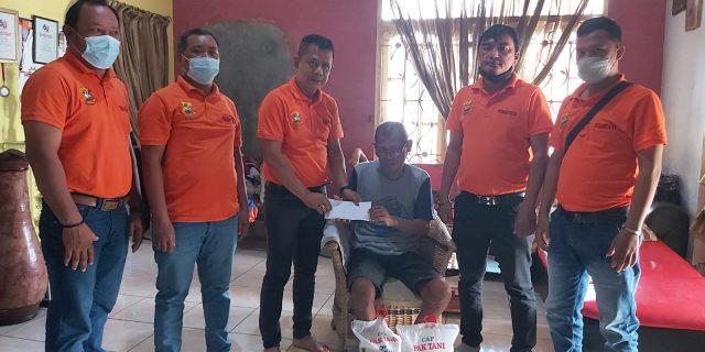Lanjutkan Programnya, Ketua Pewarta Jenguk Wartawan Sakit