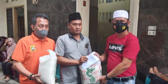 Orang Tua Wartawan Meninggal, Ketua Pewarta Melayat dan Berikan Santunan