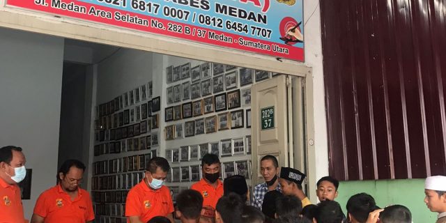 Jumat Barokah, Ketua Pewarta Santuni Puluhan Anak Yatim