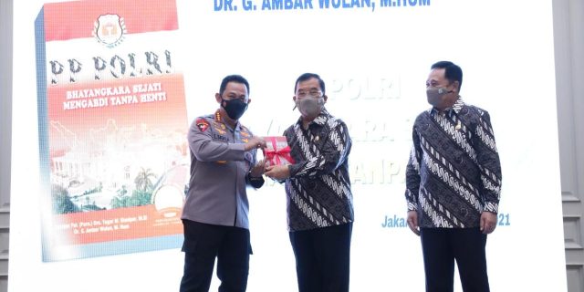 Kapolri : Buku ‘Bhayangkara Sejati Mengabdi Tanpa Henti’ Jadi Renungan Polri Untuk Lebih Baik