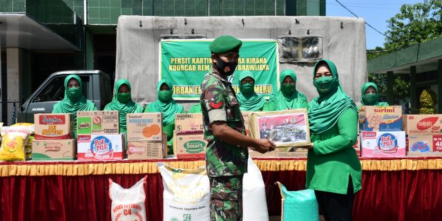 Ketua Persit KCK Koorcab Rem 081 : Ayo Peduli Korban Erupsi Semeru