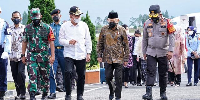 Kapoldasu Sambut Kedatangan Wapres RI di Bandara Silangit