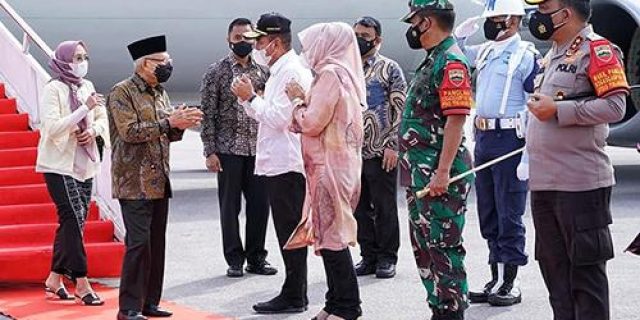 Tiba di Bandara Internasional Silangit, Wakil Presiden Disambut Gubsu