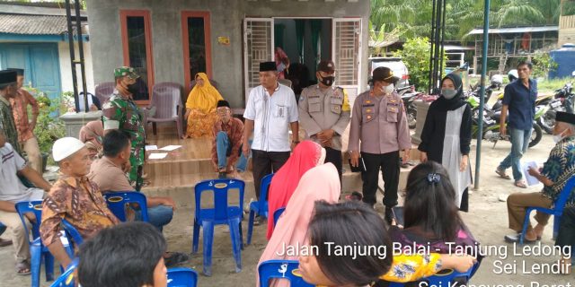 Polsek Sei Kepayang Bagikan Sembako Kepada Warga Yang Sudah Divaksin