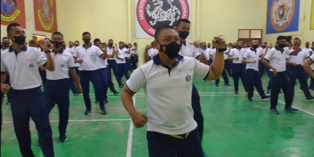 Jaga Kebugaran Tubuh, Prajurit Harimau Putih Gelar Senam Bersama