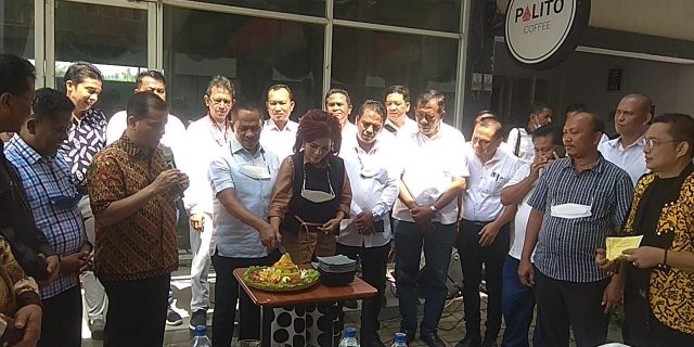 Kombes (Purn) Maruli Siahaan Bersama Istri Tercinta Resmikan Palito Coffee