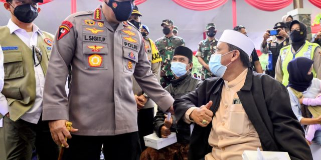 Gelar Vaksinasi se-Indonesia, Kapolri Minta Wilayah Lakukan Strategi Kejar Target 70 Persen