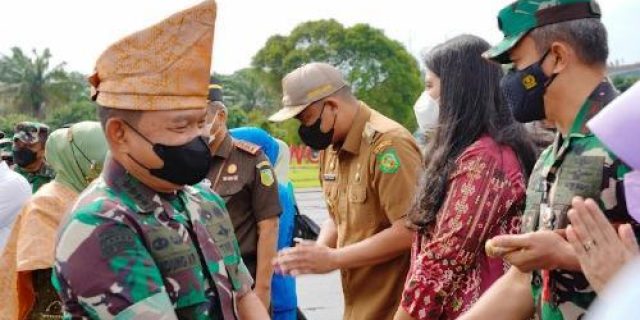 Wali Kota dan Ketua TP PKK Kota Medan Sambut Kedatangan KASAD