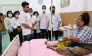 Baim Wong Jenguk Petugas Kebersihan Korban Begal di RSUD dr Pirngadi