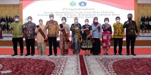 Nawal Lubis Kukuhkan Tiga Bunda PAUD