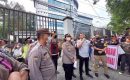 Ratusan Warga Demo di Kantor DPRD, Minta Camat Medan Denai Dicopot