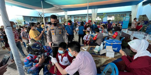 Kapolsek Medan Helvetia Pantau Vaksin Merdeka Anak Usia 6-11 Tahun