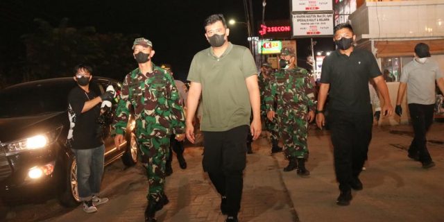 Pastikan PPKM Berjalan Maksimal, Bobby Turun Langsung Mengecek Warga