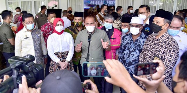 Ratusan Vaksin Diambang Batas Kadaluarsa, Gubernur Akan Menggenjot Pelaksanaan Vaksinasi Ratusan Vaksin Diambang Batas Kadaluarsa, Gubernur Akan Menggenjot Pelaksanaan Vaksinasi