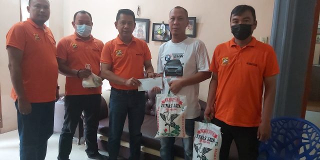 Wiku Sapta Sakit, Ketua Pewarta Jenguk dan Berikan Santunan