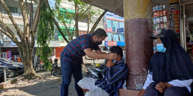 Polsek Medan Baru Bagikan Masker Gratis Kepada Masyarakat