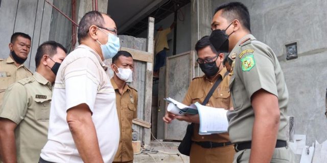Menyimpang Dari IMB, Pemko Medan Bongkar Paksa Bangunan Rumah Mewah di Helvetia