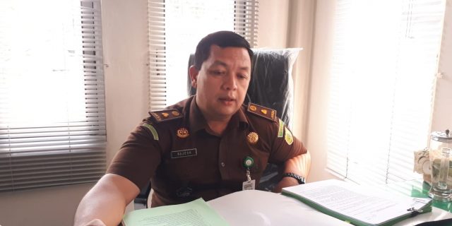 Intelijen Kejari Aceh Tamiang Serahkan Berkas Dugaan Korupsi Subsidi Pupuk dan Parkir ke Pidsus
