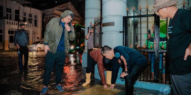 Kota Medan Dikepung Banjir, Bobby Langsung Cek Saluran Drainase