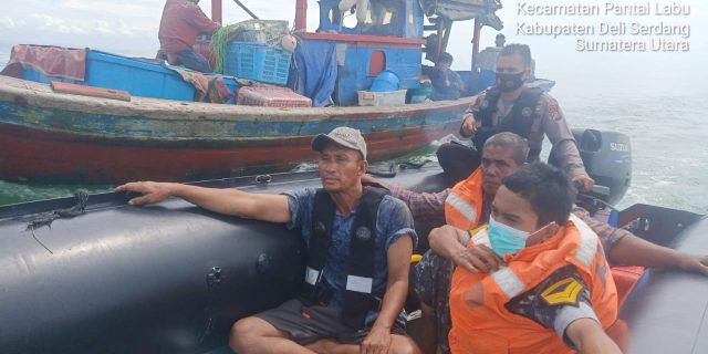 Dit Polair Polda Sumut Selamatkan 2 Nelayan Yang Terombang Ambing 2 Hari di Laut