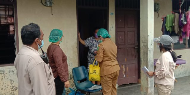 Waspadai Omicron, Bhabinkamtibmas Polsek Tuntungan dan Tiga Pilar Gencar Lakukan 3T