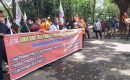 Puluhan Buruh Ujuk Rasa Tolak Wacana Penundaan Pemilu 2024