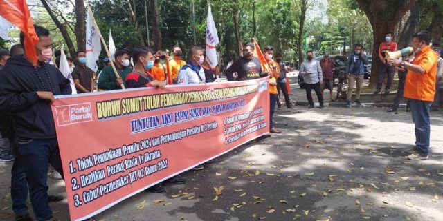 Puluhan Buruh Ujuk Rasa Tolak Wacana Penundaan Pemilu 2024