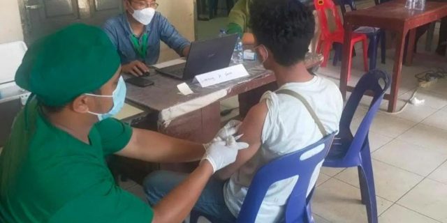 Polsek Medan Baru Gelar Vaksinasi Dosis Lengkap di Kantor GMKI
