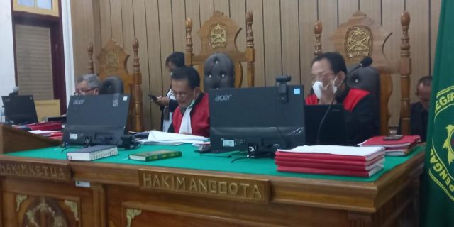 Suruh Orang Bakar Mobil, Raja Hotman Divonis 1 Tahun