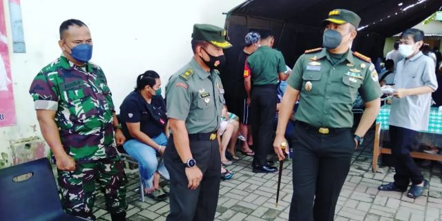 Dandim 0503/Jakarta Barat Tinjau Pelaksaan Vaksinasi di Tamansari