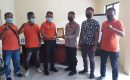 Capai Vaksinasi 70 Persen, Ketua Pewarta Beri Penghargaan Kepada Kapolsek Medan Baru