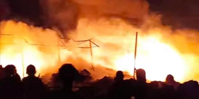 Gudang Tikar Plastik di Medan Deli Terbakar