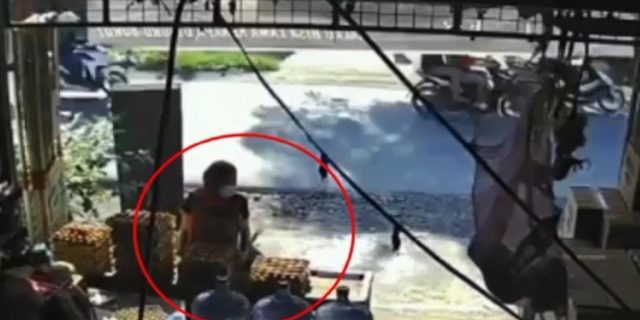 Viral Seorang Wanita Curi Telur di Grosir Terekam CCTV