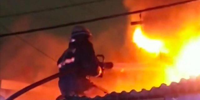 Lima Rumah di Jalan Dr Cipto Medan Terbakar